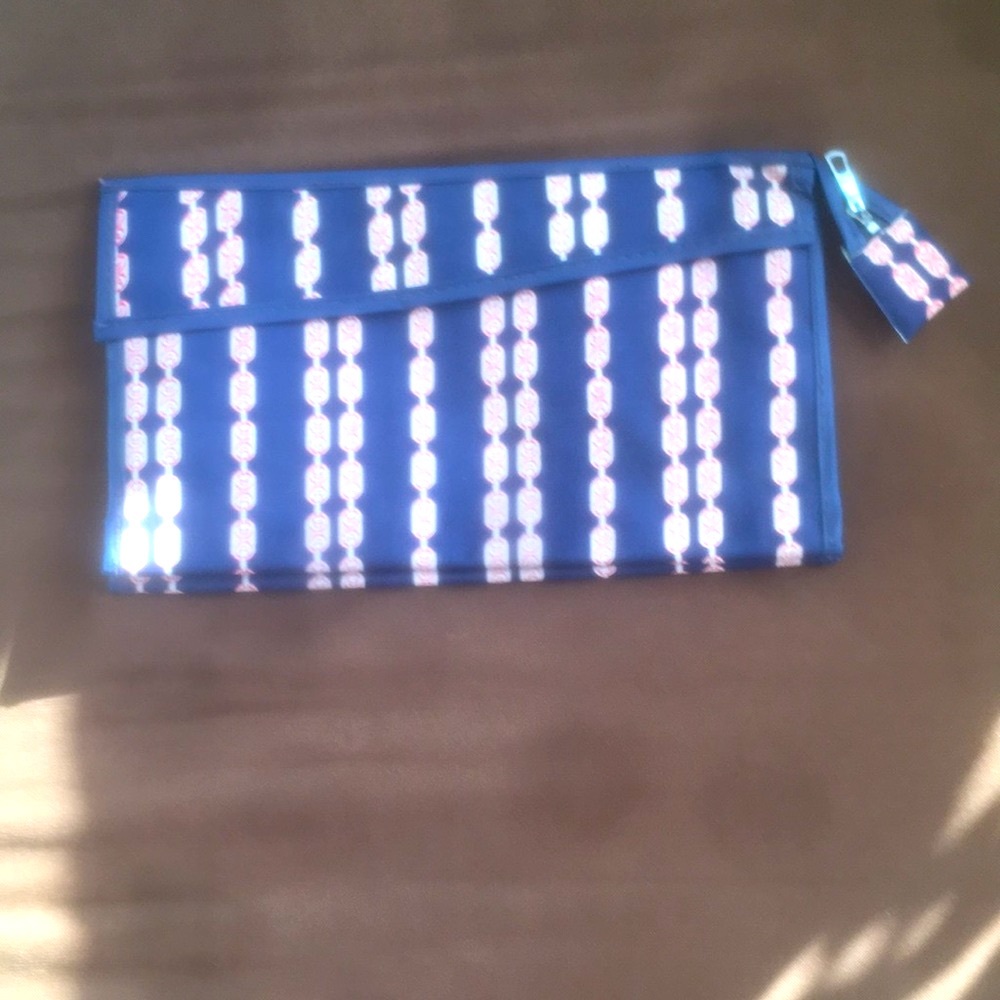 🔻NWOT🔻Waterproof multi pocket zippered toiletry bag 💕New